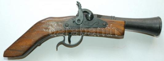 Csappantyús pisztoly igényesen kidolgozott gyűjtői replikája / Repcila of vintage pistol
