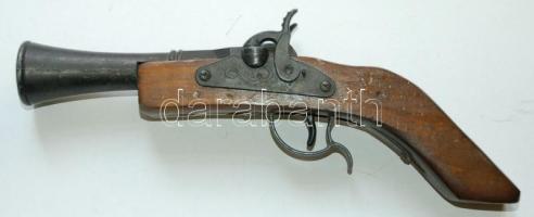 Csappantyús pisztoly igényesen kidolgozott gyűjtői replikája / Repcila of vintage pistol