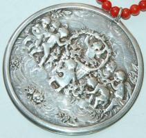 cca 1900 4 soros korall lánc ezüst (Ag) szerelékkel szecessziós ezüst medállal /
Coral necklace with...