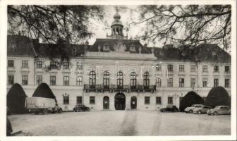 Zombor County Hall, automobile