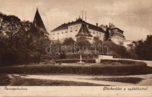 Pannonhalma vár, szökőkút (fa)