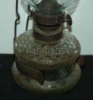 Régi üveg petróleum lámpa üvegburával, kis sérüléssel a burán /
Vintage glass petrol lamp with minor...