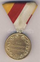 Ausztria/Karintia "Für besondere verdienste" karintiai érdemérem eredeti szalagon T:2 Austria/Carinthia ~Kameradschaftsbund Austria - National Association Carinthia Medal of Merit gilded with original ribbon C:XF