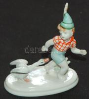 Ludas Matyit ábrázoló német porcelán figura 11x10cm