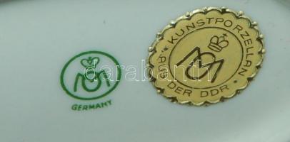 Ludas Matyit ábrázoló német porcelán figura 11x10cm