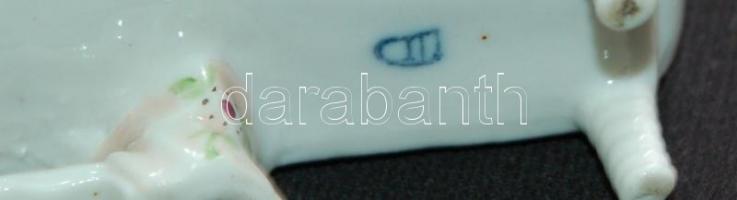 Kézzel festett Alt-Wien porcelán hölgy figura 7x9cm