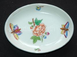Kézzel festett sorszámozott Viktória-mintás jelzett Herendi porcelán tál apró felületi sérüléssel / Handpainted numbered Herendi chinaware bowl with small fault 9x12cm