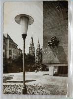 50 db főleg modern városképes lap Szeged városáról, egy modern, 100 férőhelyes képeslap albumban, né...