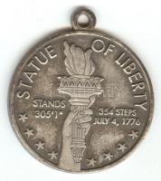 Amerikai Egyesült Államok DN. A szabadságszobor átadásának évfordulójára készített fém medál T:2,2-
...