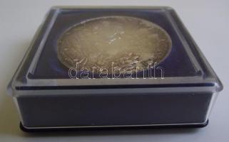 Fülöp Zoltán (1951-) 1991. "Őszentsége II. János Pál pápa magyarországi látogatása emlékére&quo...