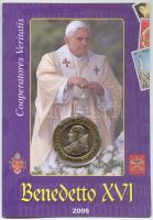 Vatikán 2005. "XVI. Benedek pápa 1978-2005 / Szent Péter Székesegyház" bicolor emlékérem (44mm) eredeti szuvenír díszkiadásban T:1 Vatican 2005. "Pope Benedict XVI / St. Peter's Basilica" bicolor medallion (44mm) in original souvenir packing C:Unc