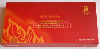 Kína 2008. "A Pekingi Olimpia kabala figurái -The Fuwa" 5db aranyozott/ezüstözött multicolor Br emlékérem (40mm) eredeti dísztokban tanúsítvánnyal T:PP China 2008. "The Fuwa - the mascots of the 2008 Olympics Beijing" five gold/silver plated Br medallions (40mm) in original case with certificate C:PP