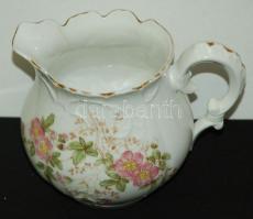 cca 1870-1890 Kézzel festett sorszámozott porcelán kiöntő a Nyitrai Porcelánfestészetből (fenekén ki...