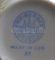 2db Békakirályt ábrázoló aqiuncumi porcelán figura és régi NDK-s bögre