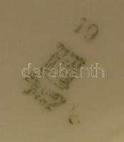 Kis porcelán tétel: 4db bögre és egy kistányér, közte Zsolnay is