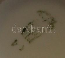 Kis porcelán tétel: 4db bögre és egy kistányér, közte Zsolnay is