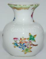 Kézzel festett sorszámozott Viktória-mintás jelzett Herendi porcelán vázácska /
Handpainted numbered...