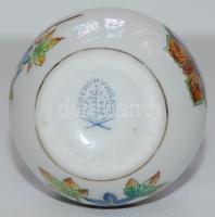 Kézzel festett sorszámozott Viktória-mintás jelzett Herendi porcelán vázácska /
Handpainted numbered...