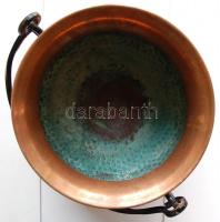 Nagy, talpas réz üst /
Copper cauldron 21cm, d: 21cm