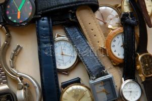 Vegyes mechanikus és kvarc óra tétel, nagyrészt nem működő darabok, benne svájci órák is / Lot of pa...