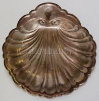 Kagyló formájú fém kínáló tál szószos edénykével /
Shell shaped plate with small sauce bowl d: 27cm