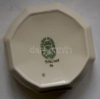 Kézzel festett sorszámozott virágokkal díszített Zsolnay porcelán bonbonier hibátlan állapotban /
Ha...