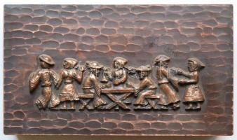 Domború mintával díszített réz iparművész doboz 19x11cm