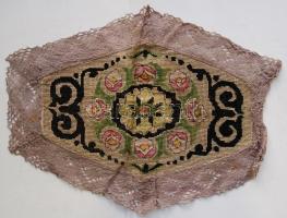 XIX. századi 4db klf méretű hímzett terítő, 2db csipkeszéllel