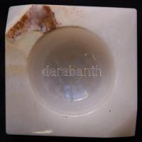 Alabástrom hamutál / 
Alabaster ashtray, 11x11cm