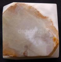 Alabástrom hamutál / 
Alabaster ashtray, 11x11cm