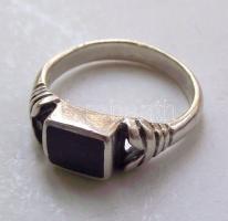 Női ezüst (Ag) gyűrű ónix kővel díszítve /
Silver ring with onyx 3,82gr