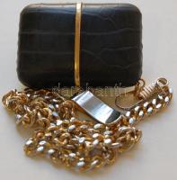 Movado márkájú dátumos hordozható utazóóra bőr tokban lánccal, szép és hibátlan állapotban /
Swiss t...