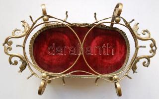 cca 1900 Szépen megmunkált réz palacktartó kosárka bársony aljjal, az egyik lába pótolt (!) /
Vintag...