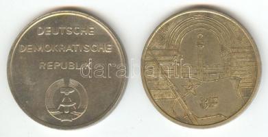 NDK 1977. "60. éves az októberi forradalom" + "Halle-Neustadt" Ni emlékérmék T:2...