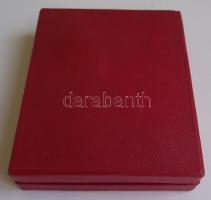 cca 1960. "Kiváló Földműves Szövetkezeti Dolgozó" kitüntetés dísztokban T:2