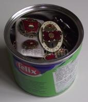 28db különféle kitüntetés/jelvény/sportérem az 1960-as évektől, közte militária témájúak is T:vegyes