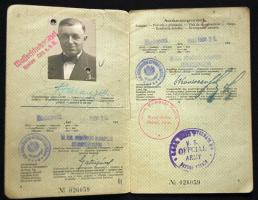 1944 Dunai hajózási igazolvány Szakáll Béla a Tahi gőzős hajóskapitánya részére / 1944 Water-pass on...