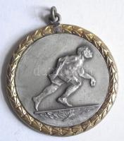 1942.X.6. "Aradi 13 Vértanú Staféta" Levente sport díjérem (49mm) aranyozott babérkoszorú szegéllyel T:2-