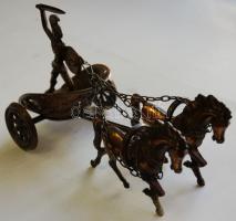 Kocsihajtó görög harcost ábrázoló bronz kisplasztika /
Copper statuett of Greek warrior 22x12cm