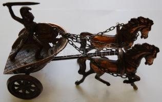 Kocsihajtó görög harcost ábrázoló bronz kisplasztika /
Copper statuett of Greek warrior 22x12cm