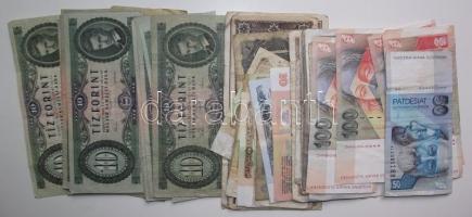 Vegyes magyar és külföldi tétel 57db bankjeggyel és 859db forgalmi fémpénzzel, jobb darabokkal T:veg...