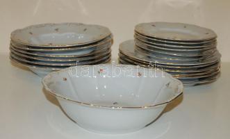 Pajzspecsétes háború előtti 6 személyes Zsolnay étkészlet. 3-féle tányér, 3 húsos és süteményes tál,...