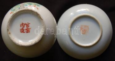 ~1900 Kínai kézzel festett porcelán szakés tálka és edény, jelzett, jó állapotban / Handpainted chin...
