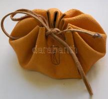 Teljes kő sakk-készlet batyuvá hajtható bőr táblával