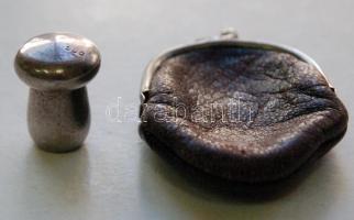 Összecsukható ezüst (Ag) szipka fával bélelt ezüst (Ag) tokban, bőrerszényben / 
Silver cigarette ho...