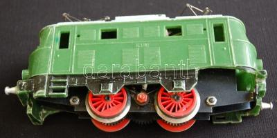 cca 1960 Mechanikus, felhúzható modellvasút készlet 2 mozdony + 5 kocsi sok hozzávaló sínnel, váltóv...