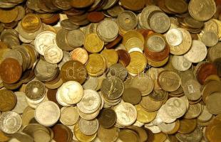 2,9kg vegyes fémpénz, régi és új, egész világ