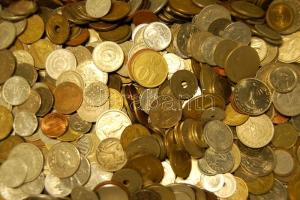 2,9kg vegyes fémpénz, régi és új, egész világ