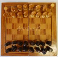 Komplett sakk-készlet táblával, faragott fa bábukkal /
Complete wooden chess set 15cm/piece