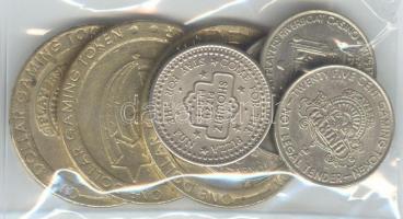 8db játék, kaszinó zseton T:2,2-
8 gaming token C:XF,VF